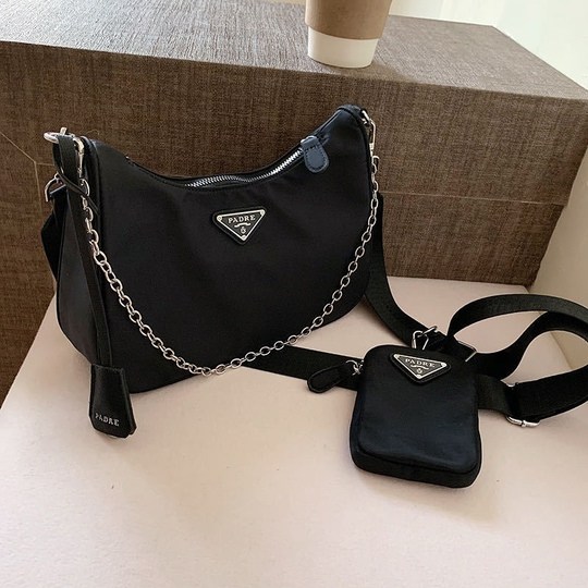 сумка прада черная нейлон,сумка прада re edition 2005,сумка через плечо prada,prada re-edition 2005 shoulder bag,прада сумка женская