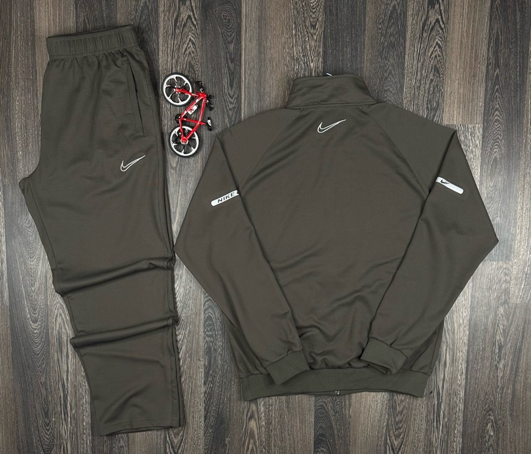 спортивный костюм nike мужской,костюм nike мужской,мужские спортивные костюмы,спортивные костюмы для мужчин,спортивные костюм