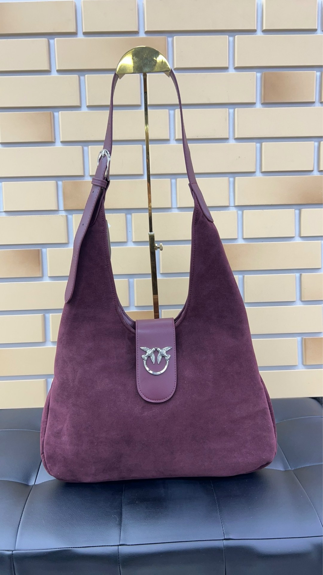 замшевая сумка,женская бордовая сумка hobo из замши с боковыми карманами,женская замшевая сумка,бордовая замшевая сумка,сумка женская из натуральной замши