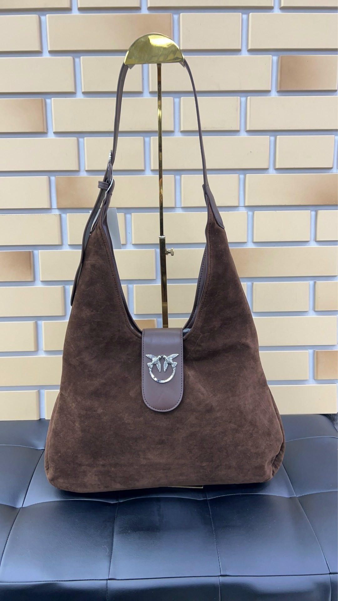 замшевая сумка,женская бордовая сумка hobo из замши с боковыми карманами,женская замшевая сумка,бордовая замшевая сумка,сумка женская из натуральной замши