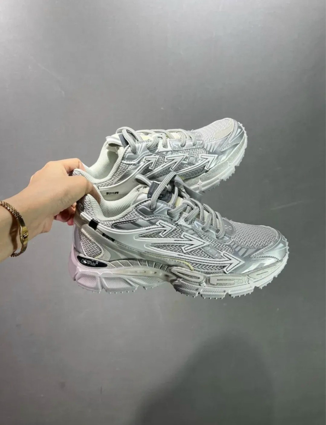 кроссовки off white be right back,кроссовки женские balenciaga,мужские кроссовки,женские кроссовки balenciaga runner серебристые,кроссовки в стиле balenciaga