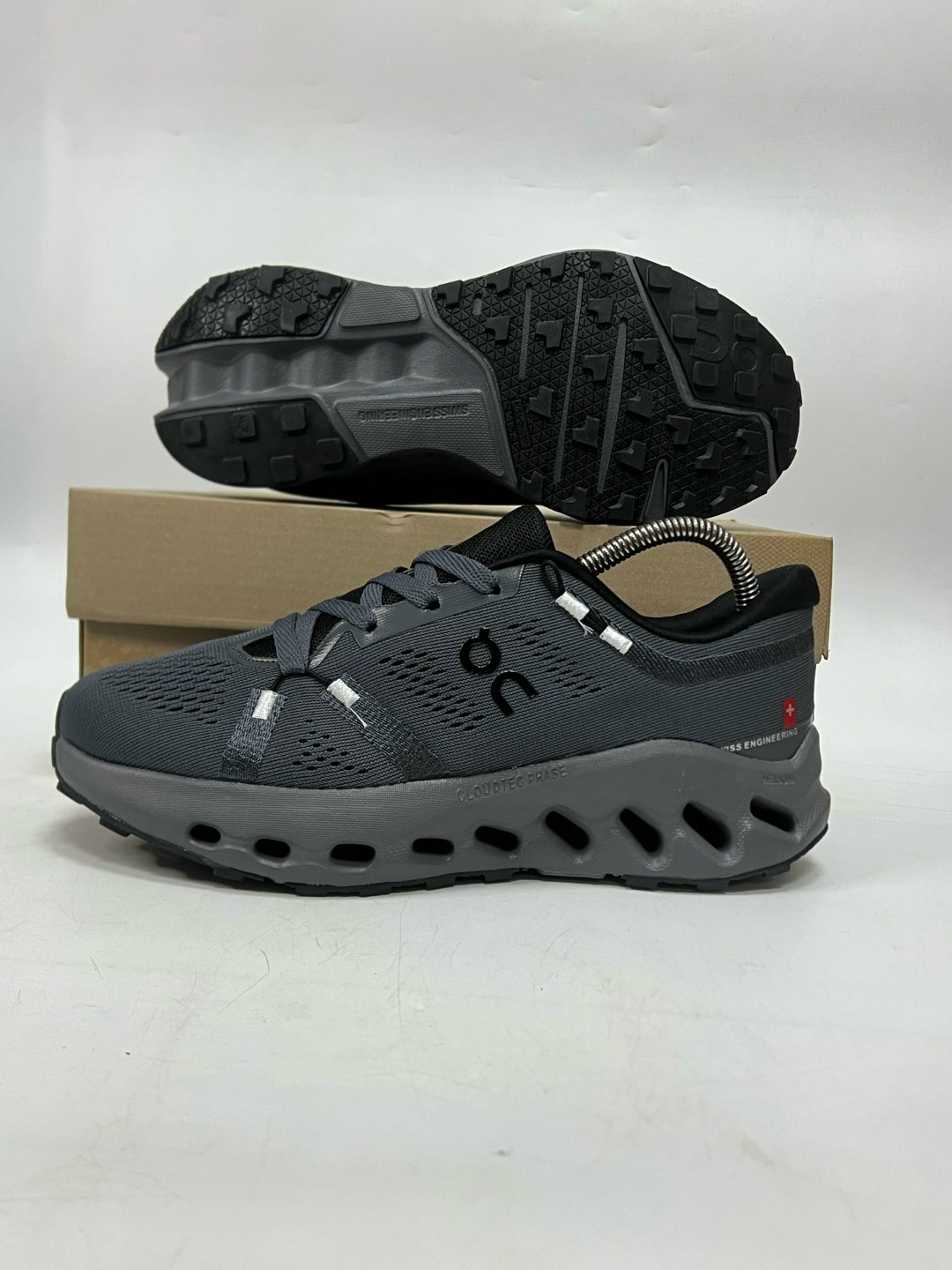 кроссовки on cloudsurfer trail waterproof, цвет black/eclipse,кроссовки,мужские кроссовки,кроссовки cпортивные,кроссовки повседневные