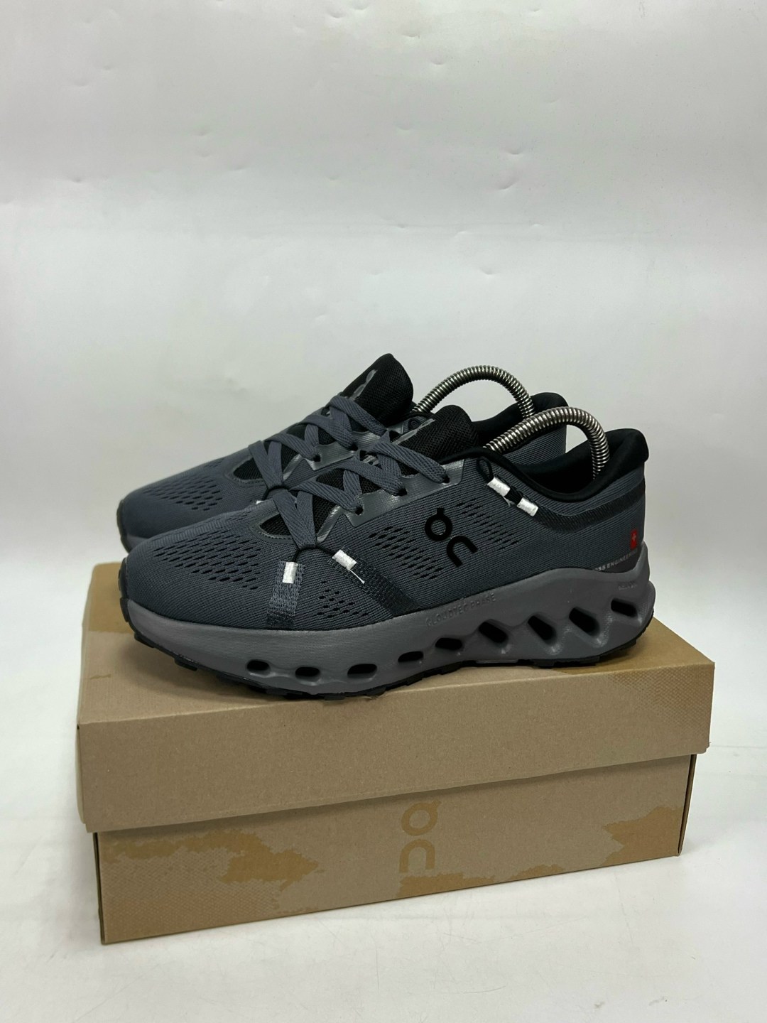 кроссовки on cloudsurfer trail waterproof, цвет black/eclipse,кроссовки,мужские кроссовки,кроссовки cпортивные,кроссовки повседневные