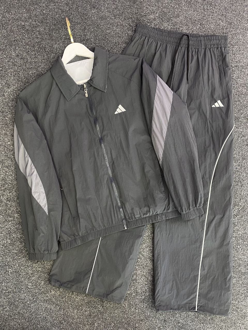 спортивный костюм adidas,спортивный костюм adidas 90х,костюм адидас 90е,спортивный костюм адидас,мужской спортивный костюм adidas