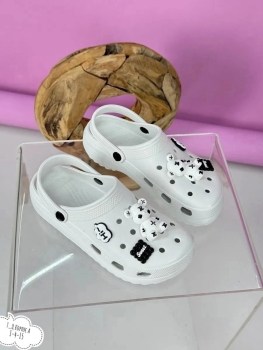 Кроссовки