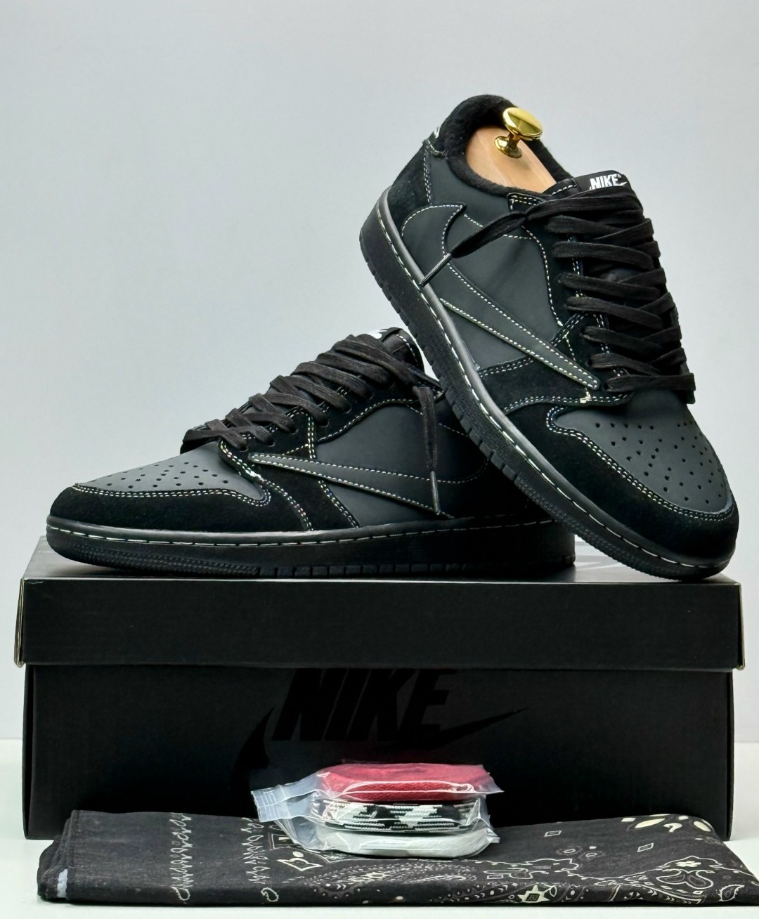 nike air jordan 1 low travis scott black phantom,nike air jordan 1 low travis scott,кроссовки nike air jordan 1 low travis scott,кроссовки nike air jordan 1 low x travis scott чёрные,кроссовки travis