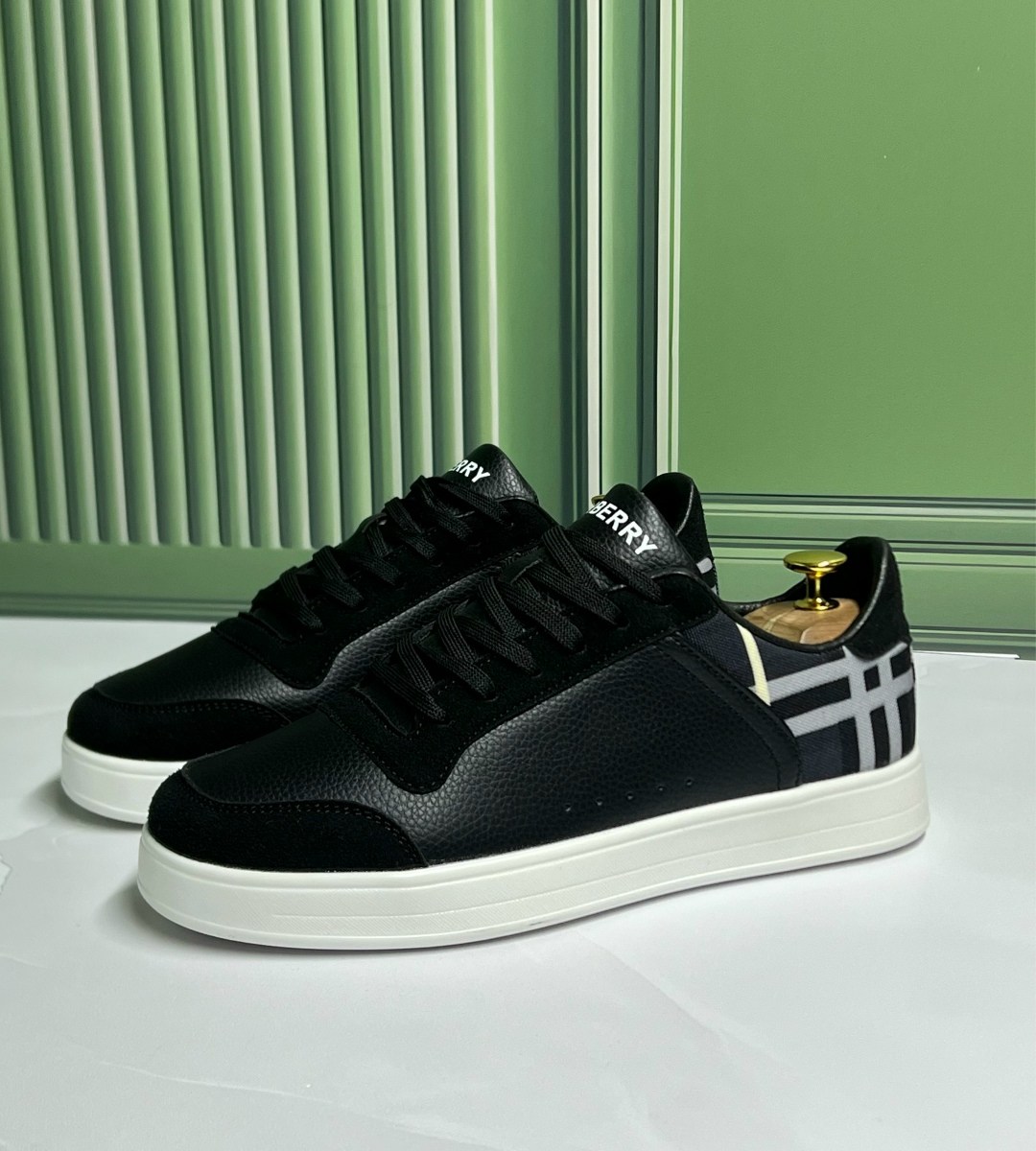 ,кроссовки fendi,кроссовки burberry,кроссовка мужской,кеды фенди