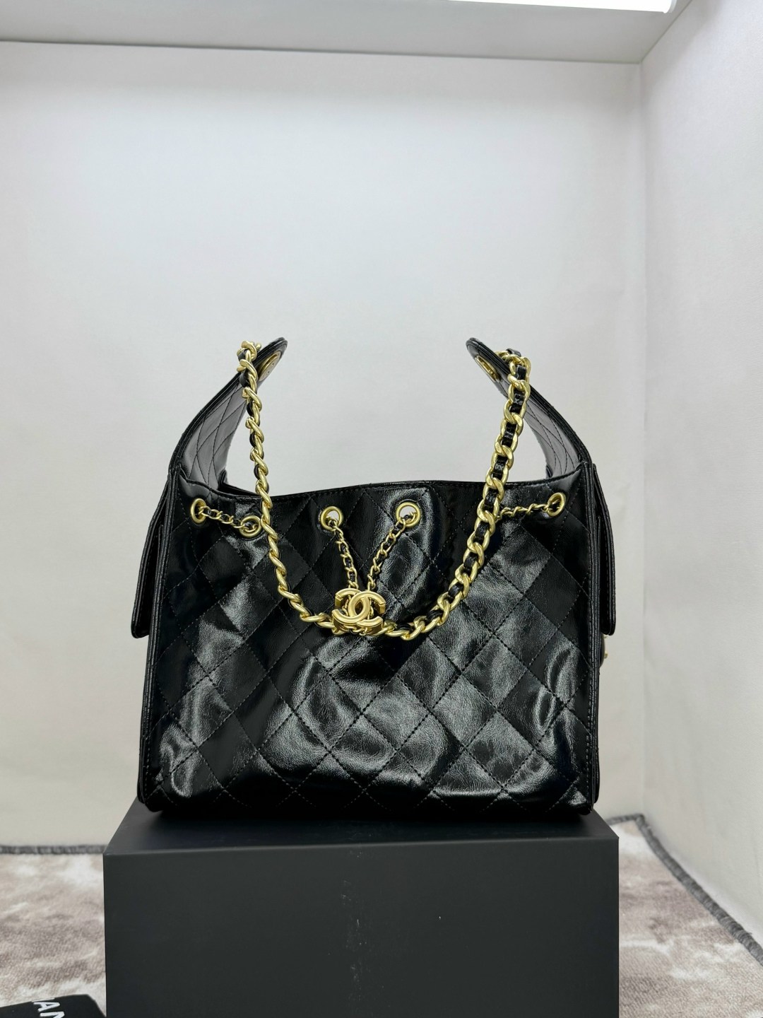 сумка chanel,кожаная белая сумка chanel,сумка шанель,chanel белая кожаная сумка через плечо для женщин,сумка шанель большая
