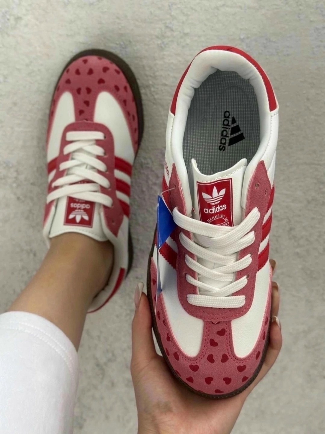 кроссовки женские adidas,кроссовки samba розовые сердечки adidas,кроссовки адидас с сердечками,кроссовки adidas,кроссовки samba adidas