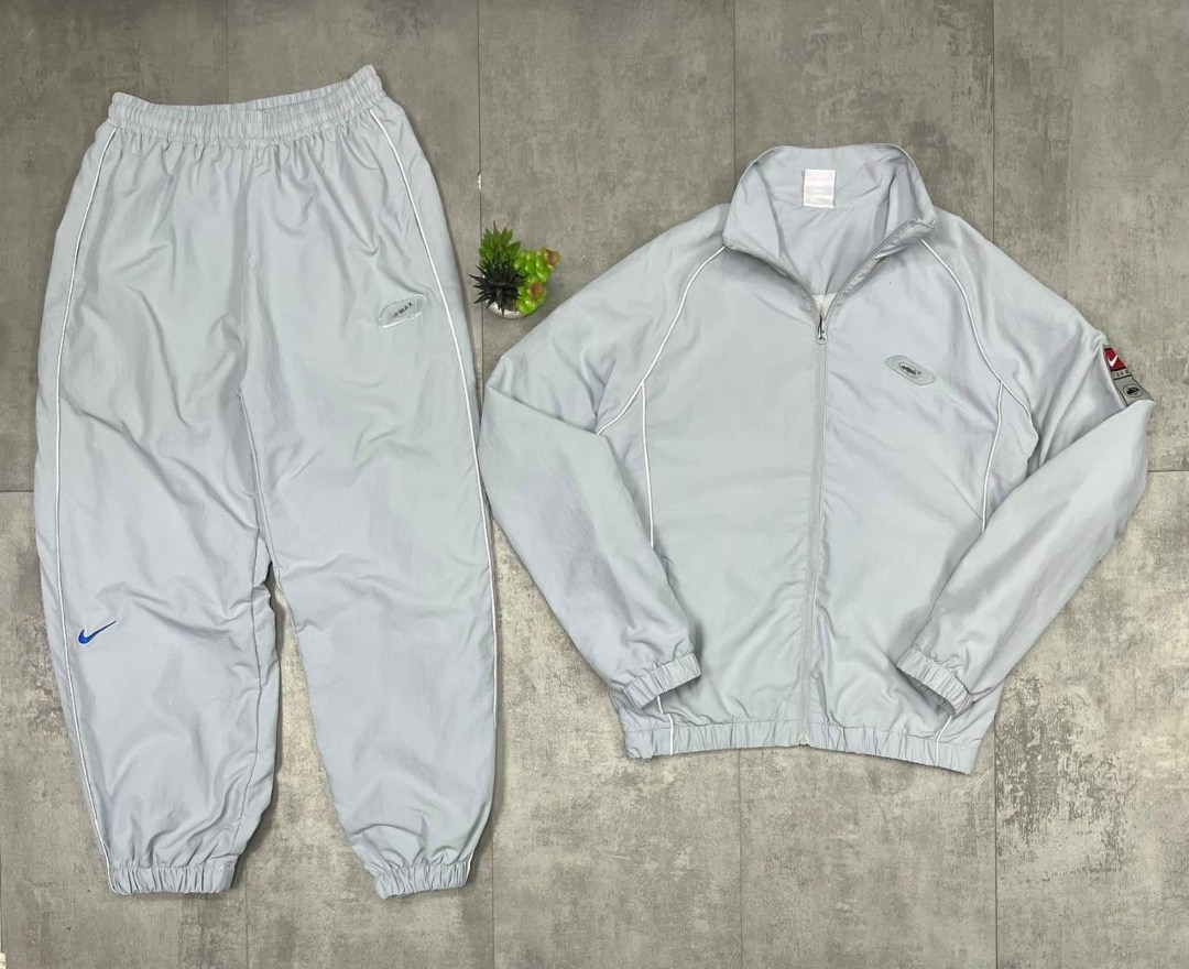 nike ветровка,куртка nike,куртка с капюшоном,куртка,куртка ветровка