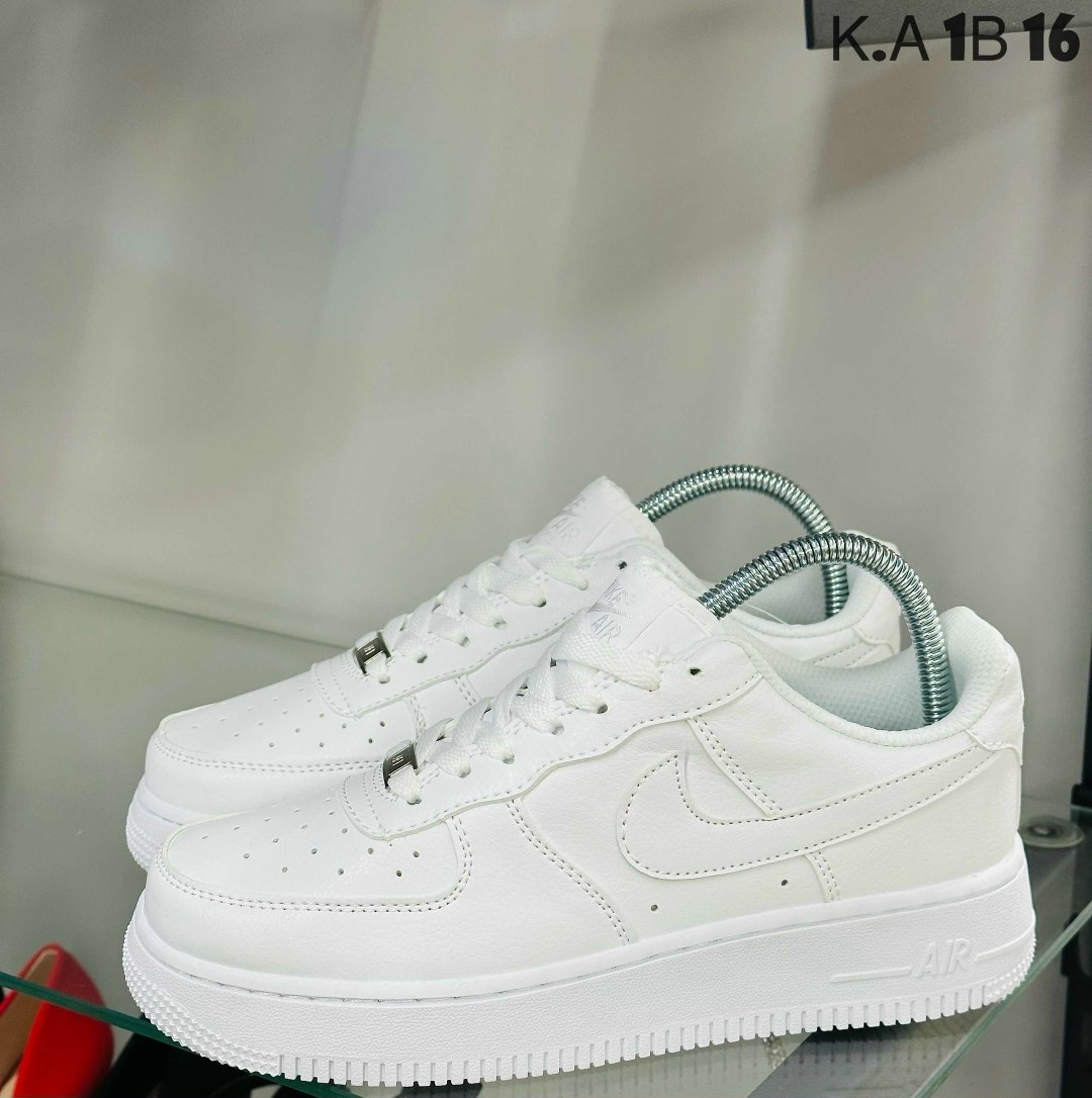 кросcовки nike air force 1,кроссовки,nike air force 1 07,старые форсы кроссовки,кроссовки женские белый