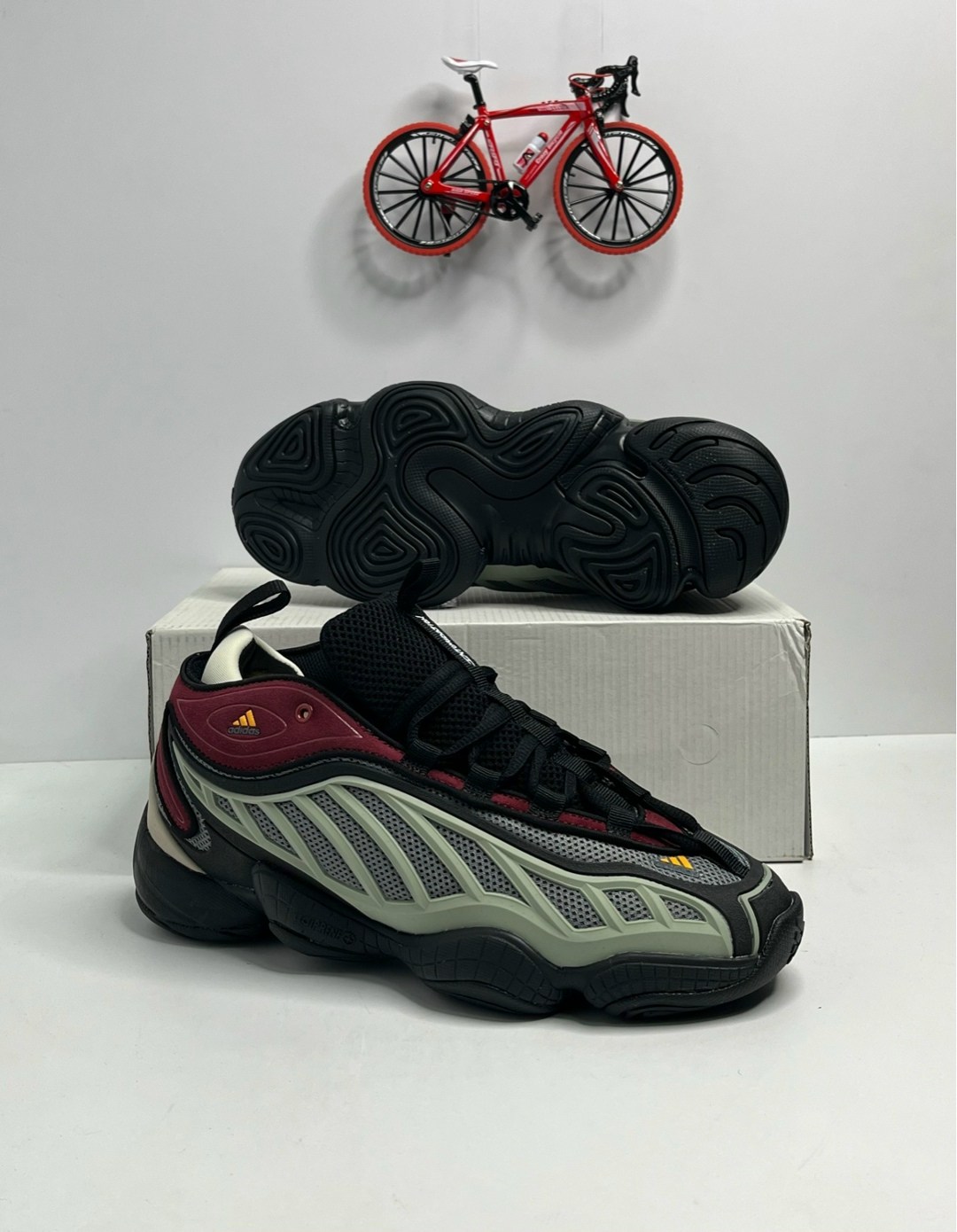 кроссовки adidas yeezy 500,кроссовки adidas,кроссовки adidas intimidation pacer,кроссовки мужские adidas,кроссовки adidas yeezy