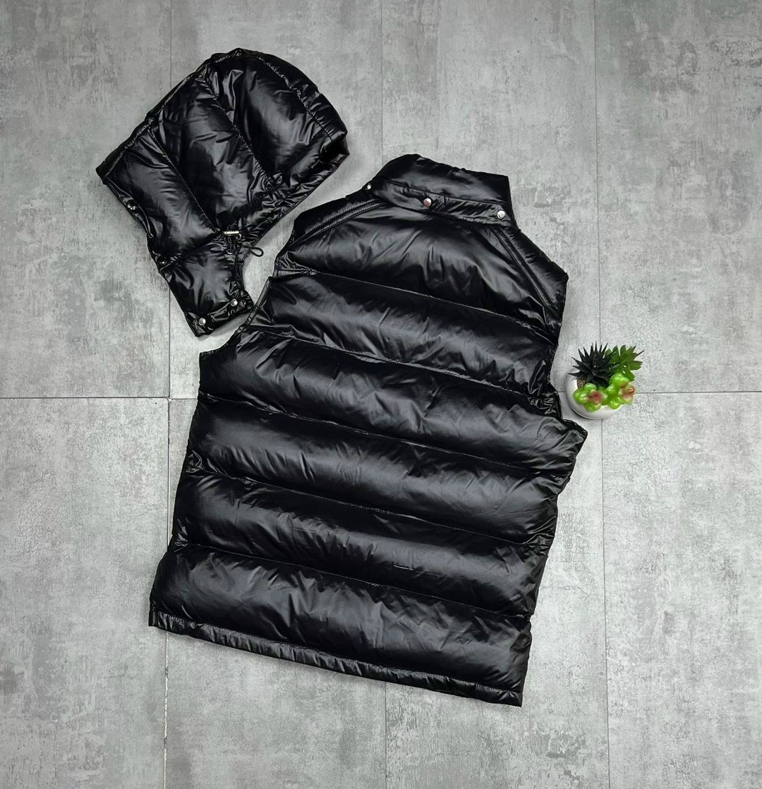 жилетка монклер,жилетка moncler,жилет moncler,жилетка монклер глянцевая,жилетка moncler черная утепленная c капюшоном