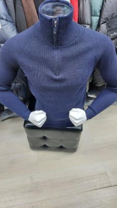 Свитер
