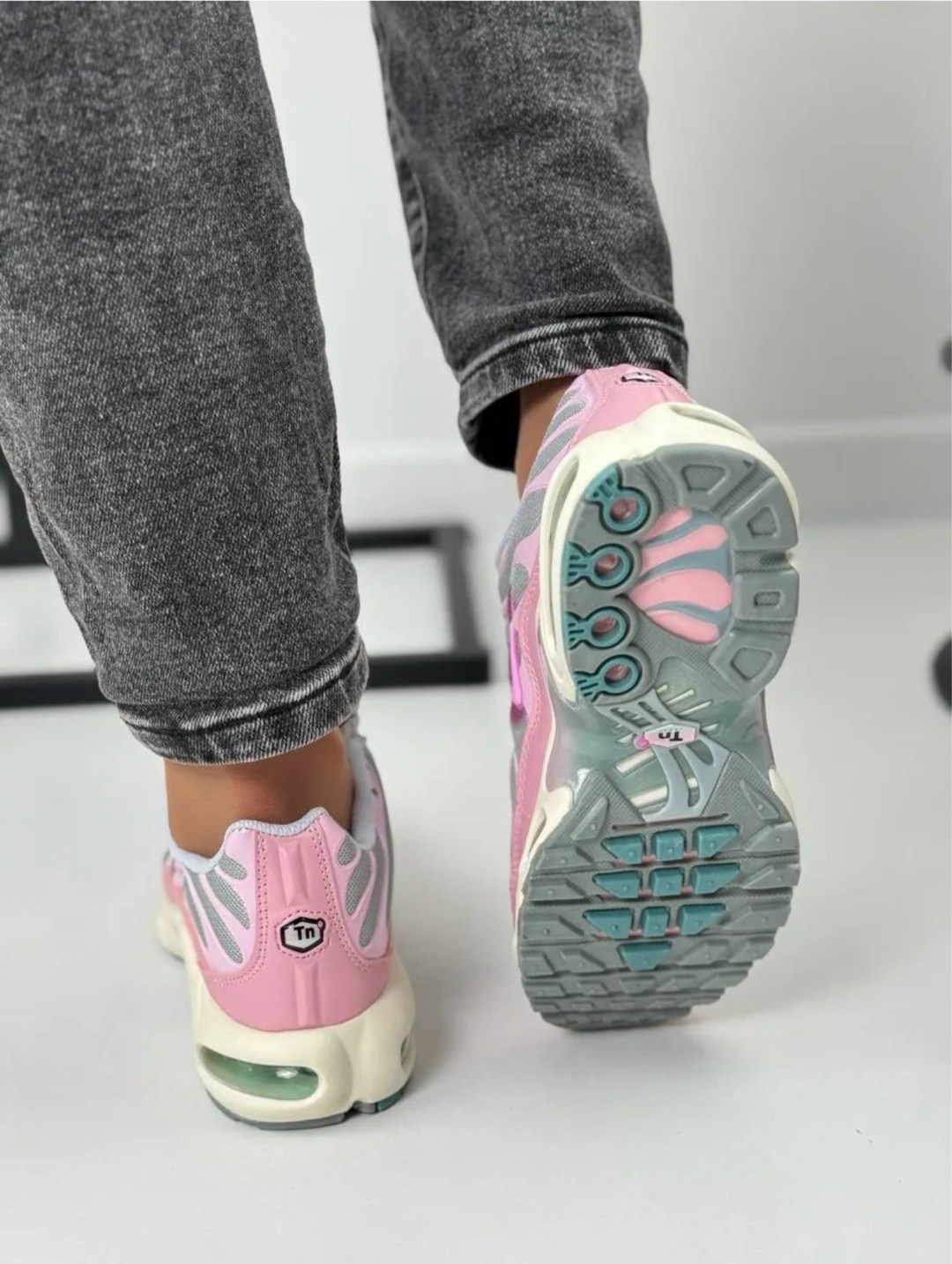 кроссовки nike air max plus,nike air max plus tn,nike air max plus,nike tn plus pink,nike air max tn plus pink