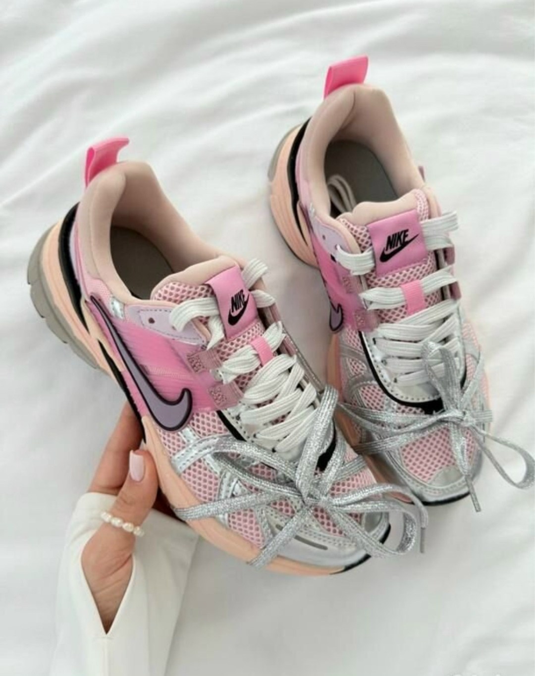 кроссовки nike v 2 k run,кроссовки для женщин nike initiator pink,кроссовки nike,кроссовки беговые женские,кроссовки nike женские