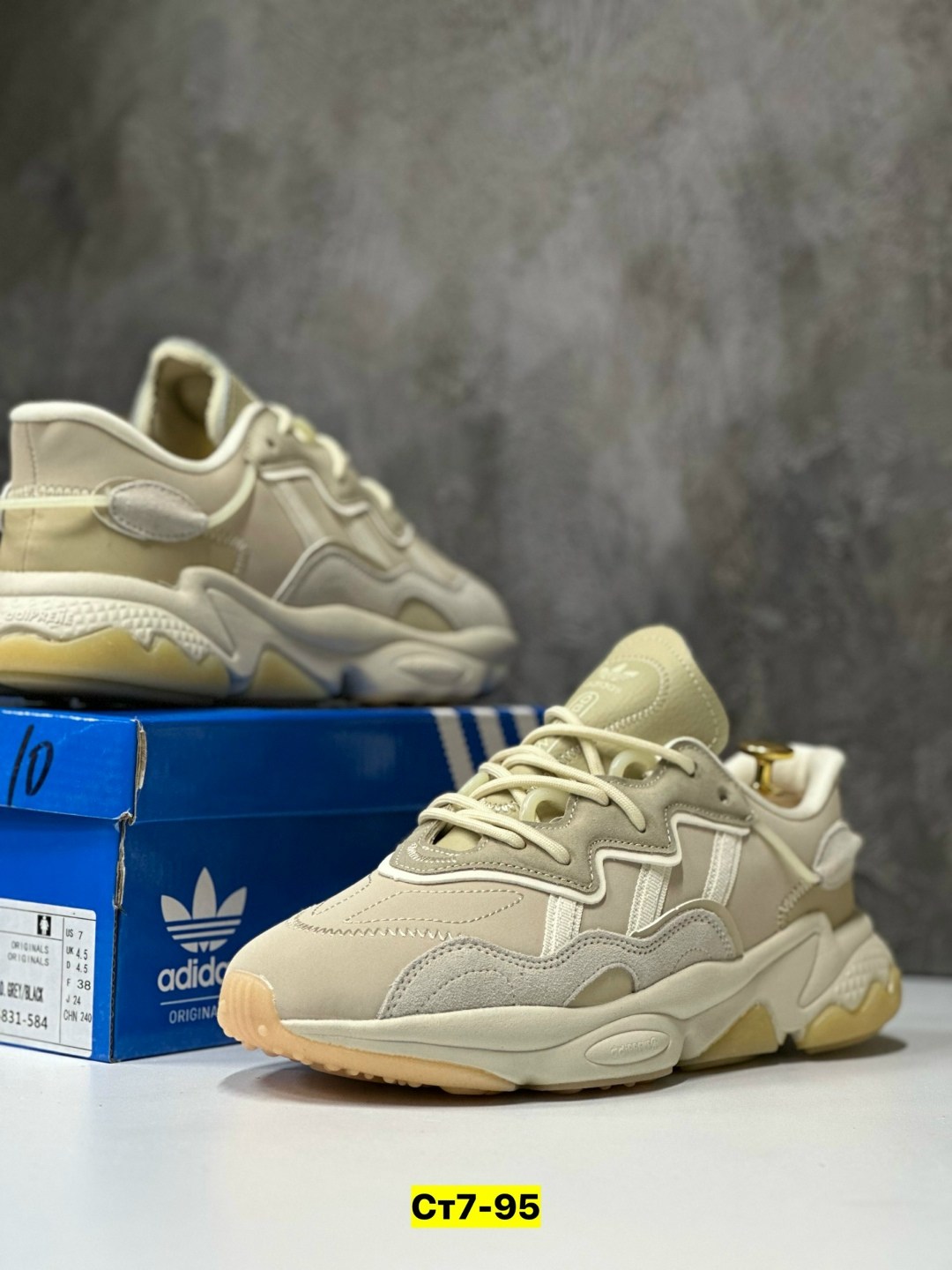 кроссовки adidas ozweego,женские кроссовки adidas ozweego,мужские кроссовки adidas ozweego,кроссовки adidas,бежевые кроссовки adidas originals ozweego