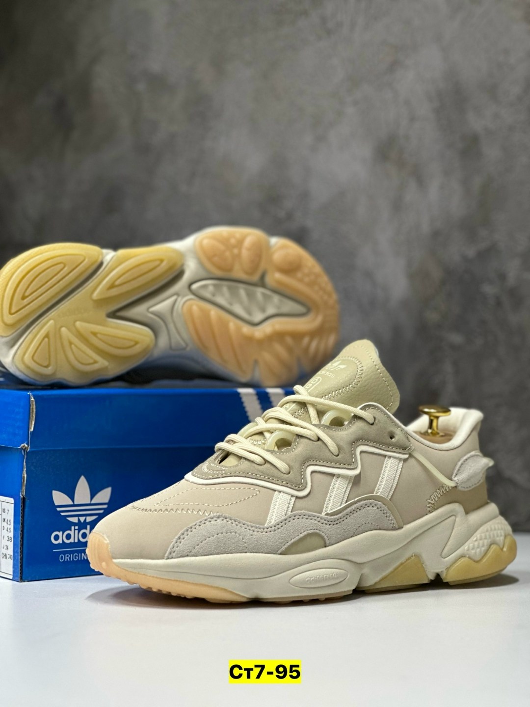 кроссовки adidas ozweego,женские кроссовки adidas ozweego,мужские кроссовки adidas ozweego,кроссовки adidas,бежевые кроссовки adidas originals ozweego