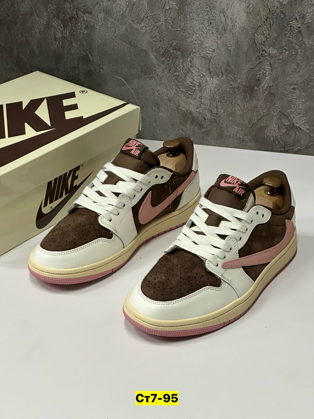 nike air jordan 1 low x travis scott,кроссовки nike travis scott x air jordan 1 low,кеды travis scott x air jordan 1 pink oxford,кроссовки nike air jordan 1 low travis scott,кроссовки nike travis scot