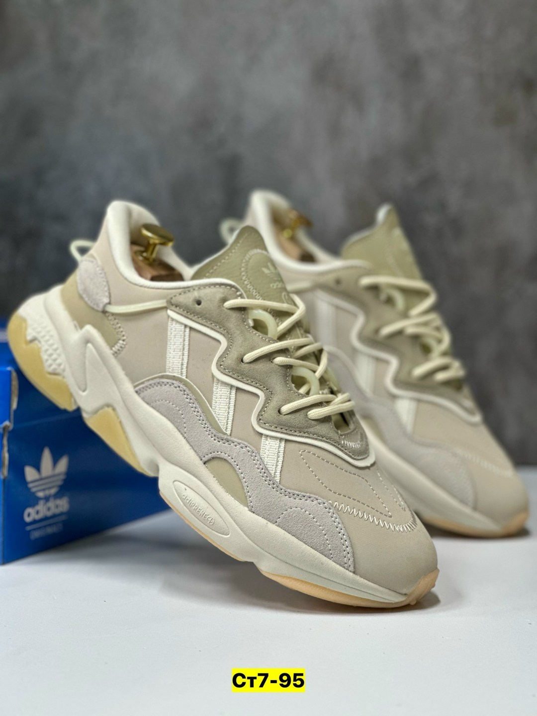 кроссовки adidas ozweego,женские кроссовки adidas ozweego,мужские кроссовки adidas ozweego,кроссовки adidas,бежевые кроссовки adidas originals ozweego