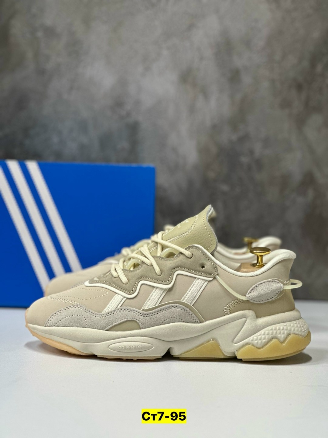 кроссовки adidas ozweego,женские кроссовки adidas ozweego,мужские кроссовки adidas ozweego,кроссовки adidas,бежевые кроссовки adidas originals ozweego