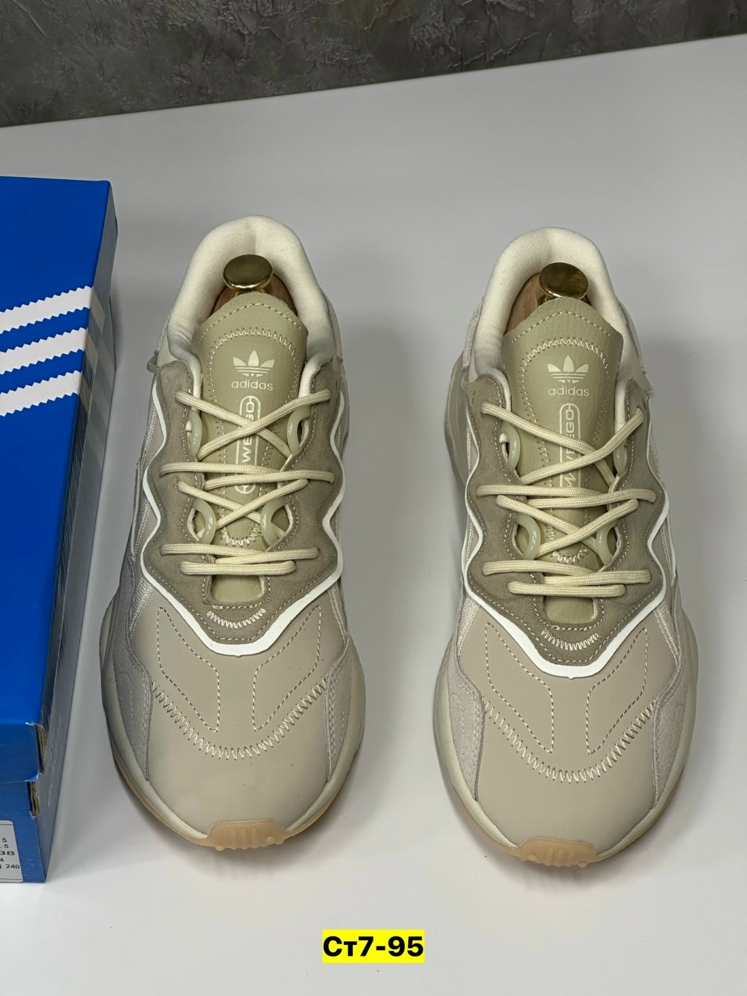 кроссовки adidas ozweego,женские кроссовки adidas ozweego,мужские кроссовки adidas ozweego,кроссовки adidas,бежевые кроссовки adidas originals ozweego