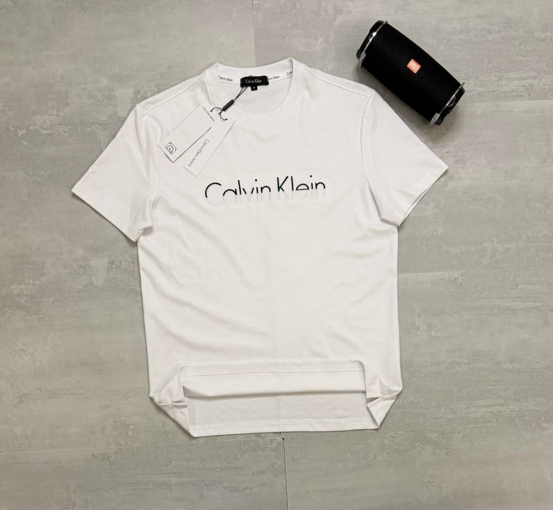 футболки мужские,футболка с коротким рукавом calvin klein raised rubber logo бежевый,мужская футболка calvin klein,бежевая футболка,футболки для мужчин