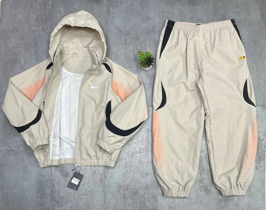 ветровка nike,спортивные костюмы nike,легкая куртка,ветровка