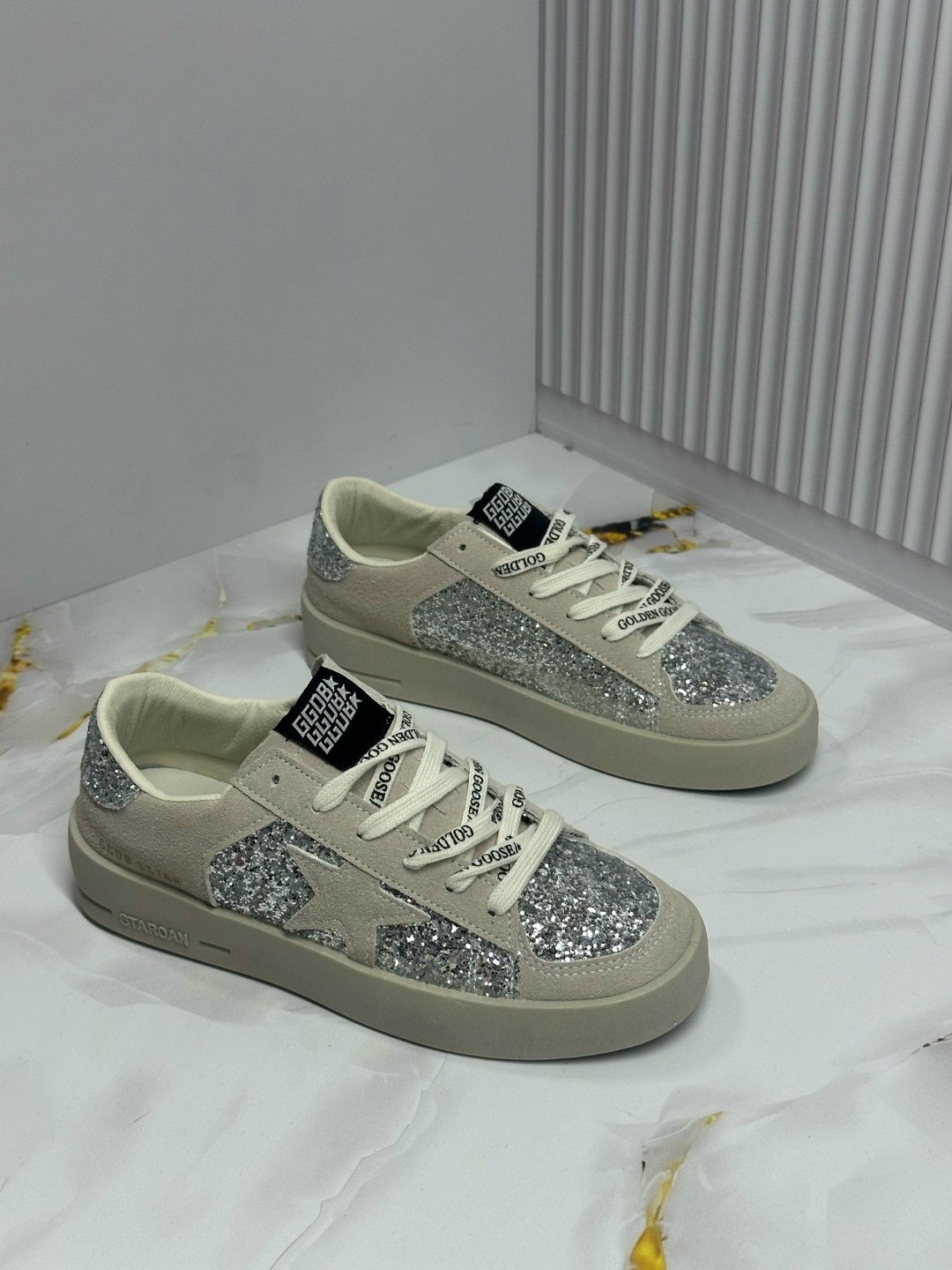 ,спортивная , женская,кеды golden goose,кроссовки golden goose с пайетками на платформе
