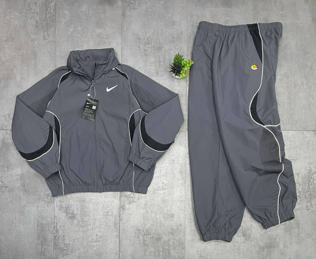 ветровка nike,спортивные костюмы nike,легкая куртка,ветровка