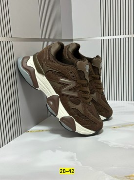 Кроссовки