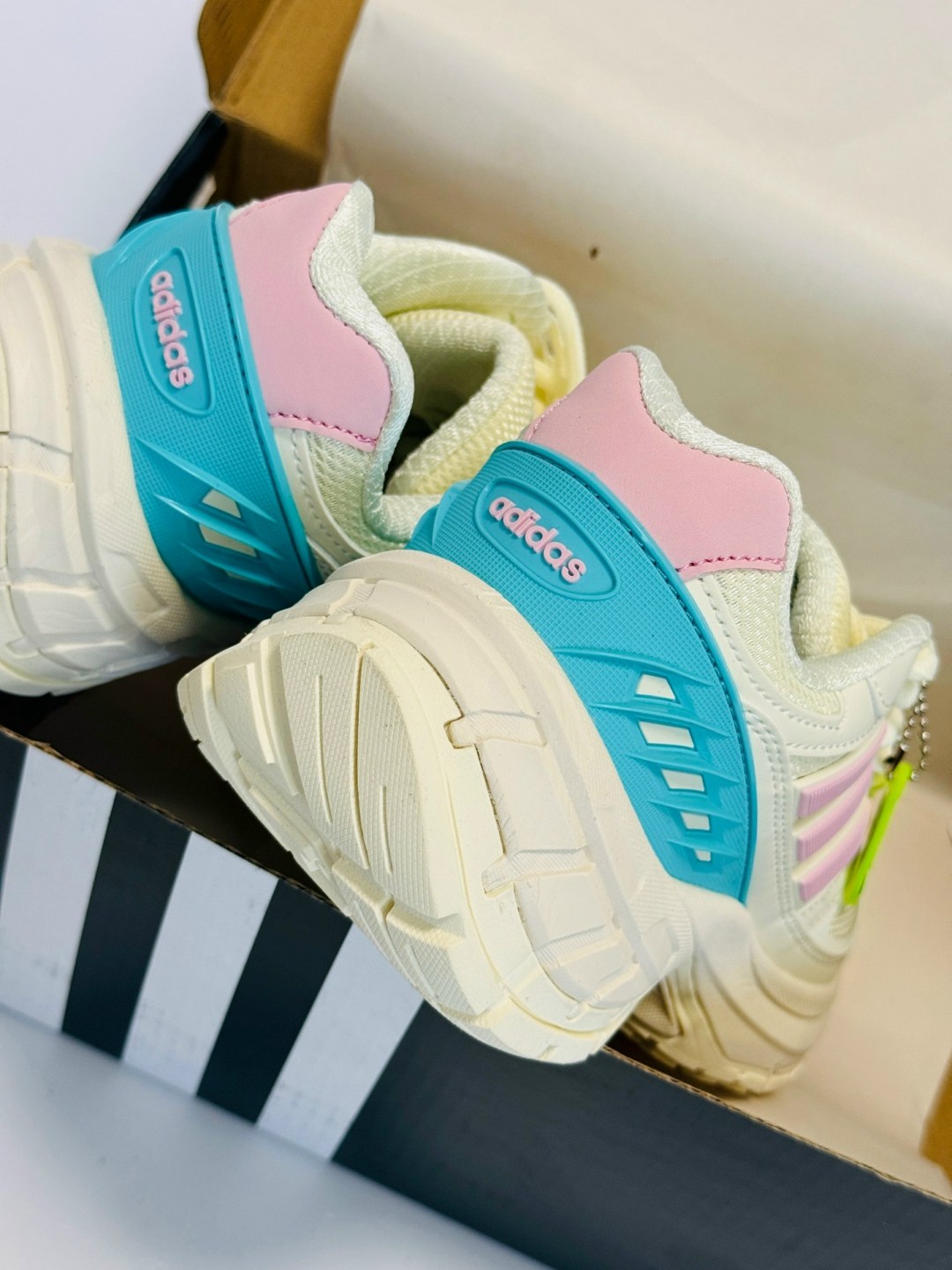 кроссовки adidas,кроссовки женский adidas,кроссовки adidas original,кроссовки adidas response,adidas кроссовки adidas