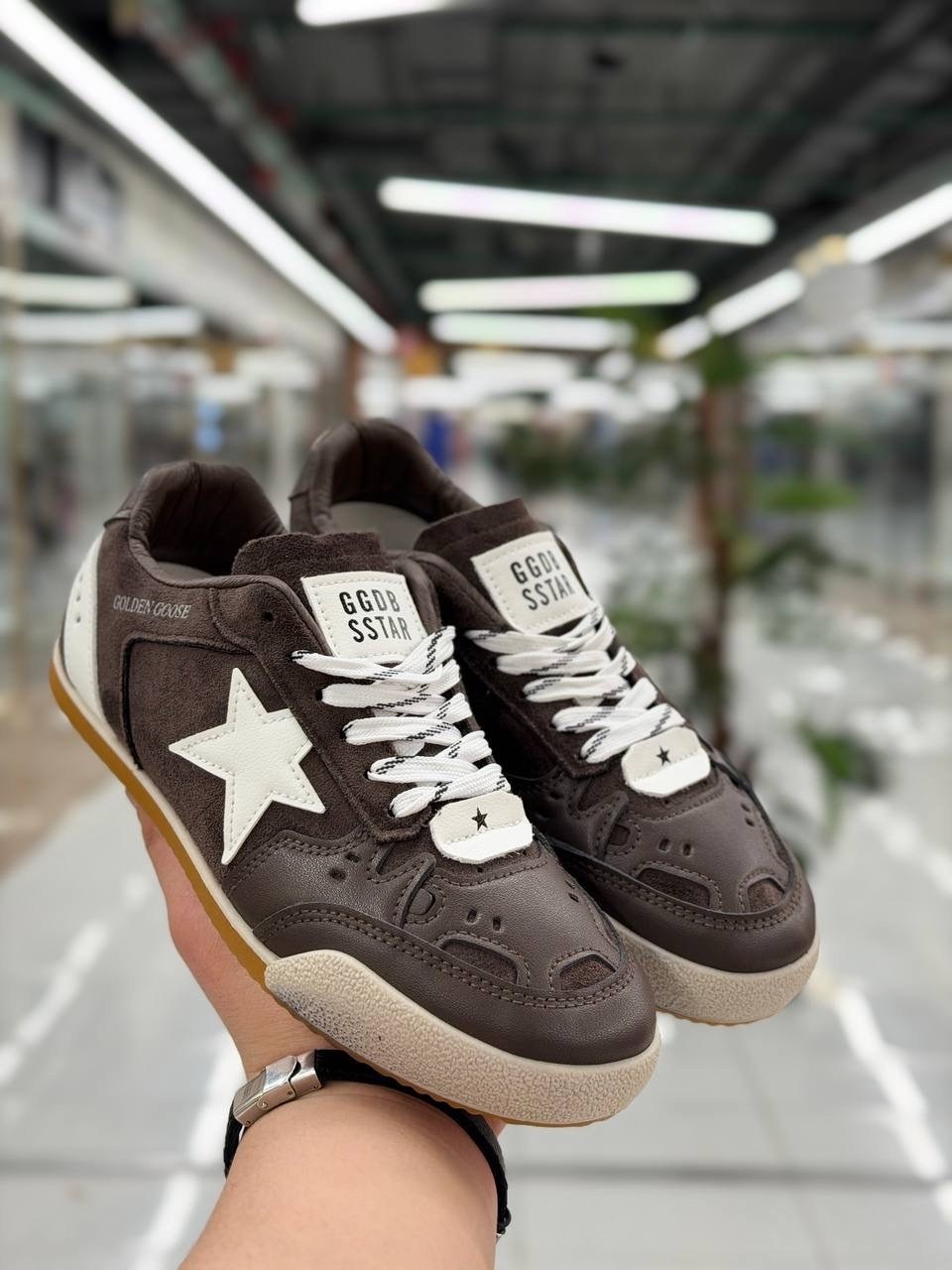 golden goose кроссовки ball star коричневый,коричневые кроссовки ball star golden goose anthracite silver,golden goose ball star low top sneaker,мужские замшевые низкие кроссовки с вышитыми звездами s