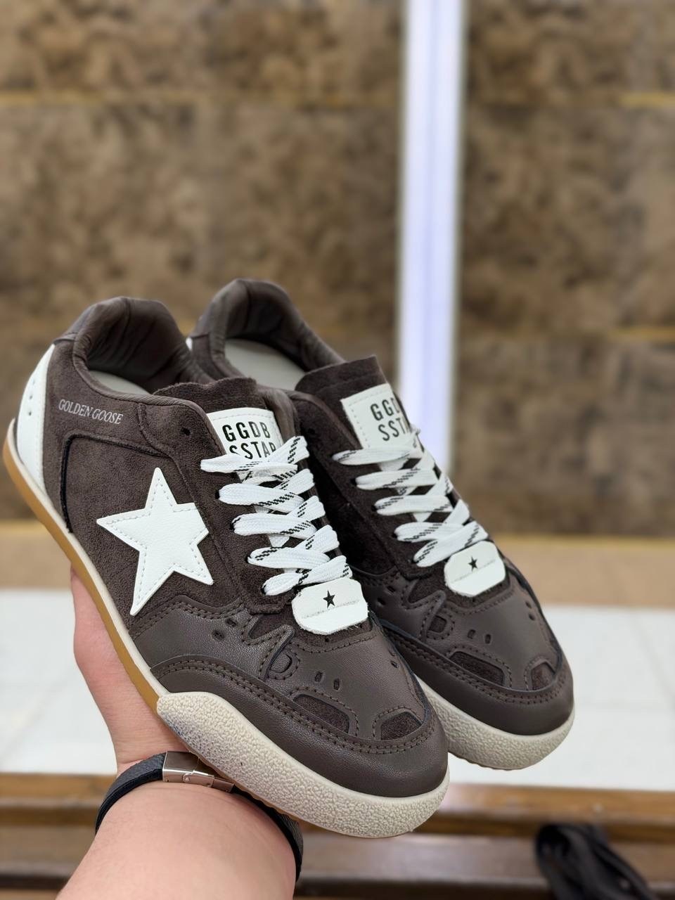 golden goose кроссовки ball star коричневый,коричневые кроссовки ball star golden goose anthracite silver,golden goose ball star low top sneaker,мужские замшевые низкие кроссовки с вышитыми звездами s