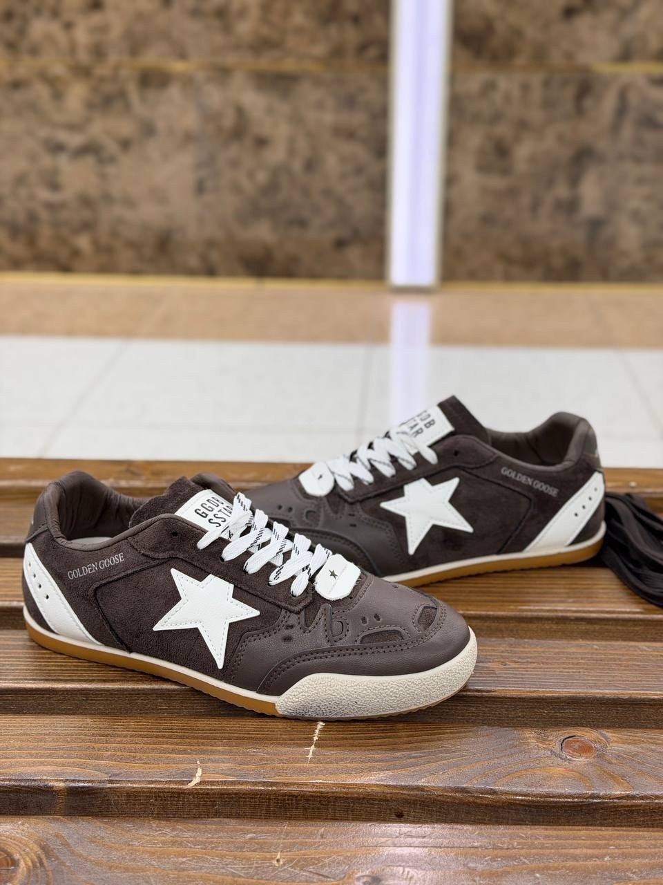 golden goose кроссовки ball star коричневый,коричневые кроссовки ball star golden goose anthracite silver,golden goose ball star low top sneaker,мужские замшевые низкие кроссовки с вышитыми звездами s