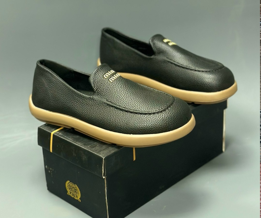 ,кожаные лоферы,лоферы прада женские,лоферы prada,женские кожаные лоферы