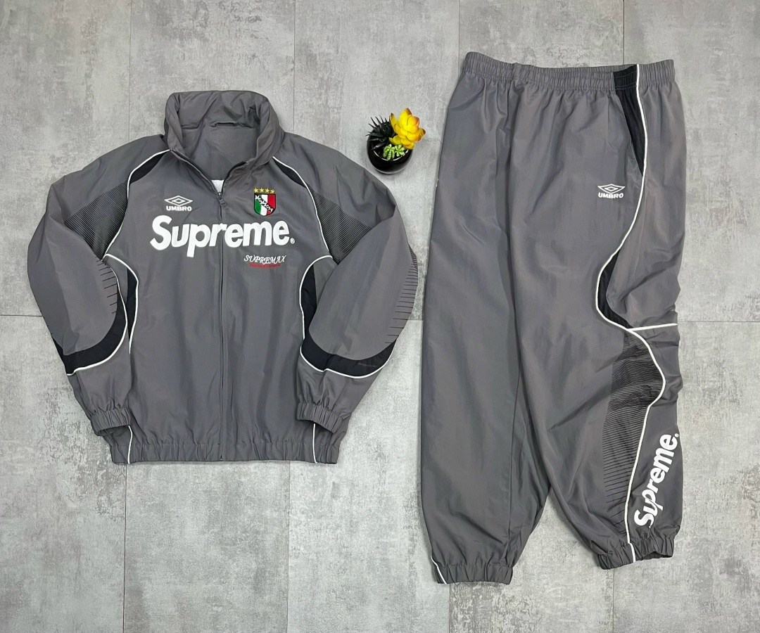 спортивные костюмы supreme x umbro,спортивный костюм umbro supreme,спортивный костюм supreme,спортивная одежда supreme,костюм umbro&supreme