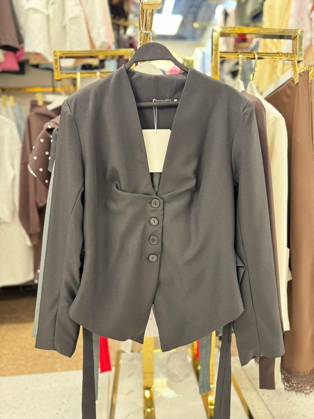 женский белый пиджак,приталенный жакет,женские жакеты,стильный жакет,костюм женский