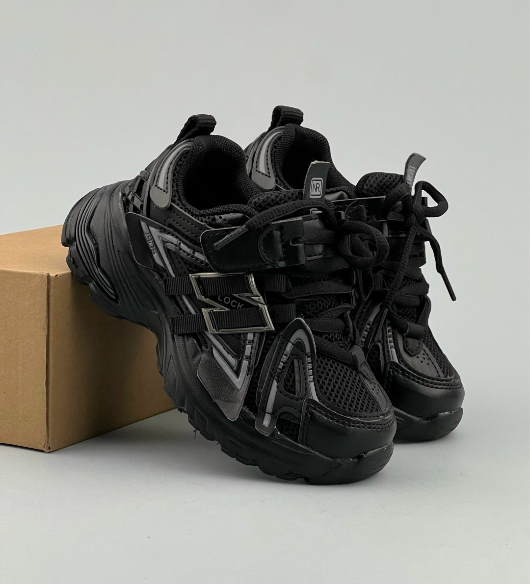 мужские кроссовки balenciaga runner черные,массивные кроссовки баленсиага,кроссовки balenciaga,кроссовки balenciaga track,мужские кроссовки balenciaga track черные