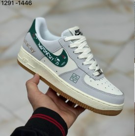 Кроссовки