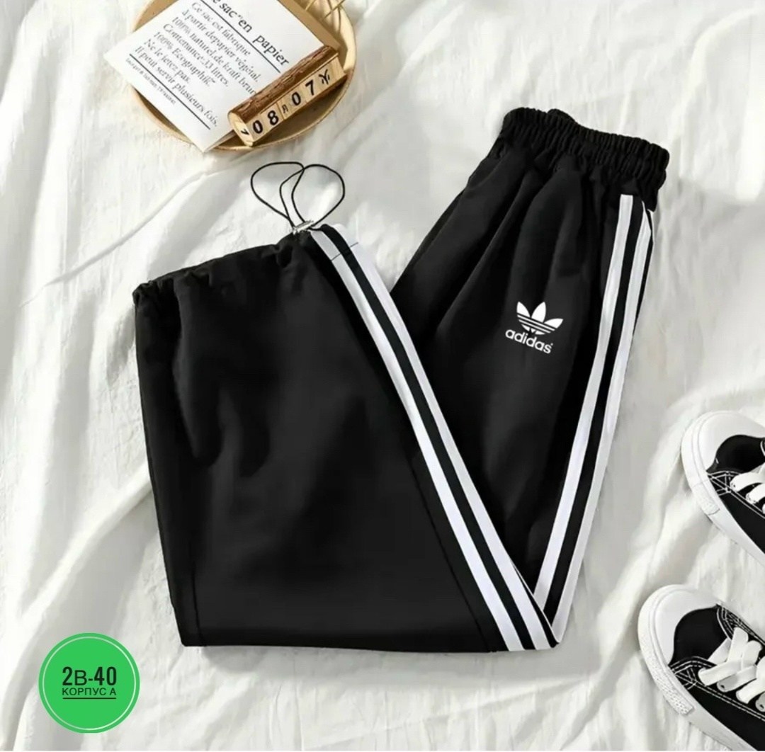 адидас штаны широкие,спортивные штаны adidas type широкие,штаны адидас,штаны адидас баленсиага,брюки спортивные adidas originals