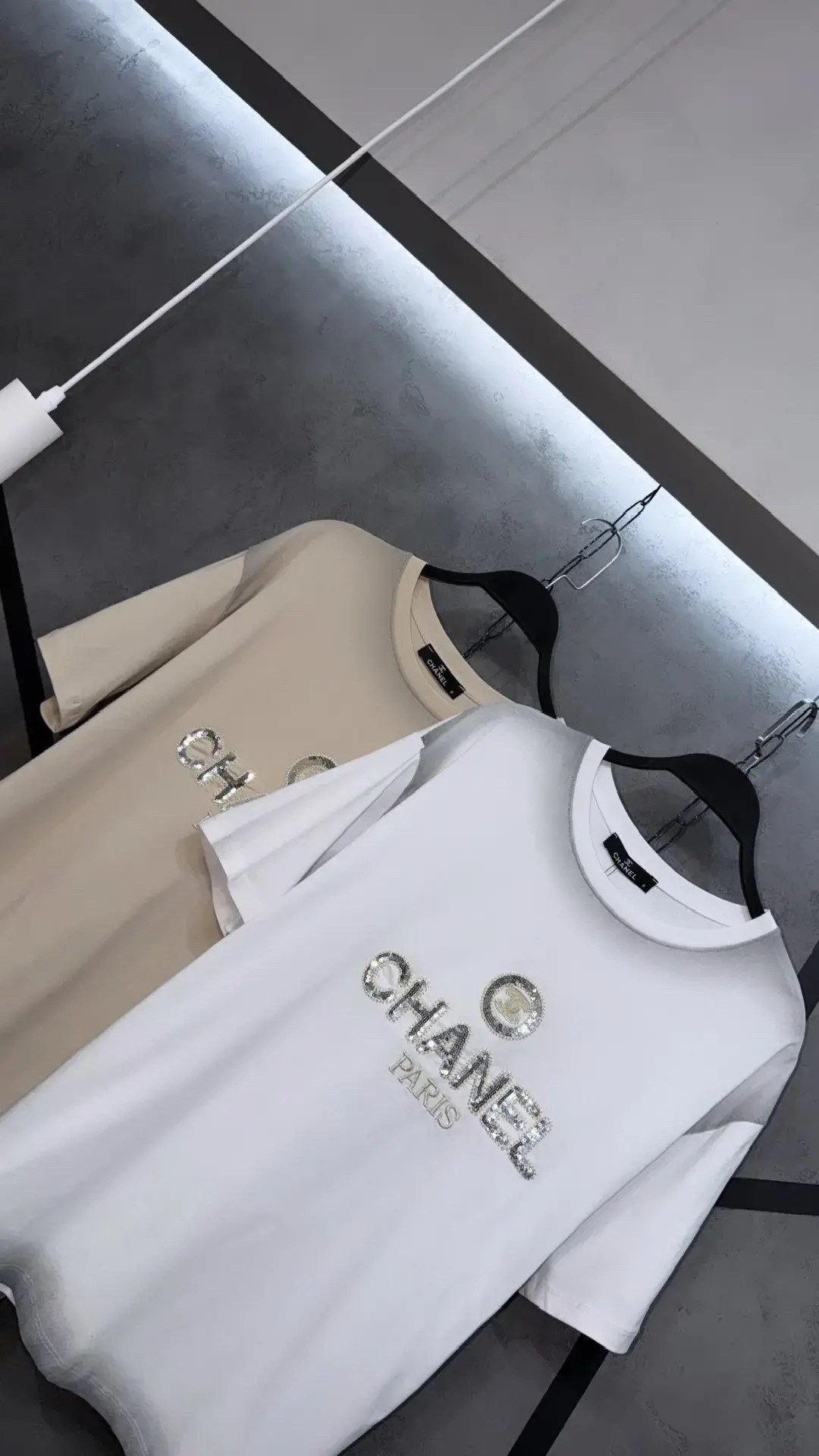 футболка chanel,футболка женская chanel,футболки модные,шанель одежда,футболки для женщин