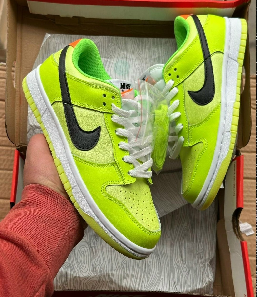 nike dunk low,nike sb dunk low 'green apple',кроссовки nike,кроссовки nike sb dunk low green apple,nike dunk low зелёно оранжевые