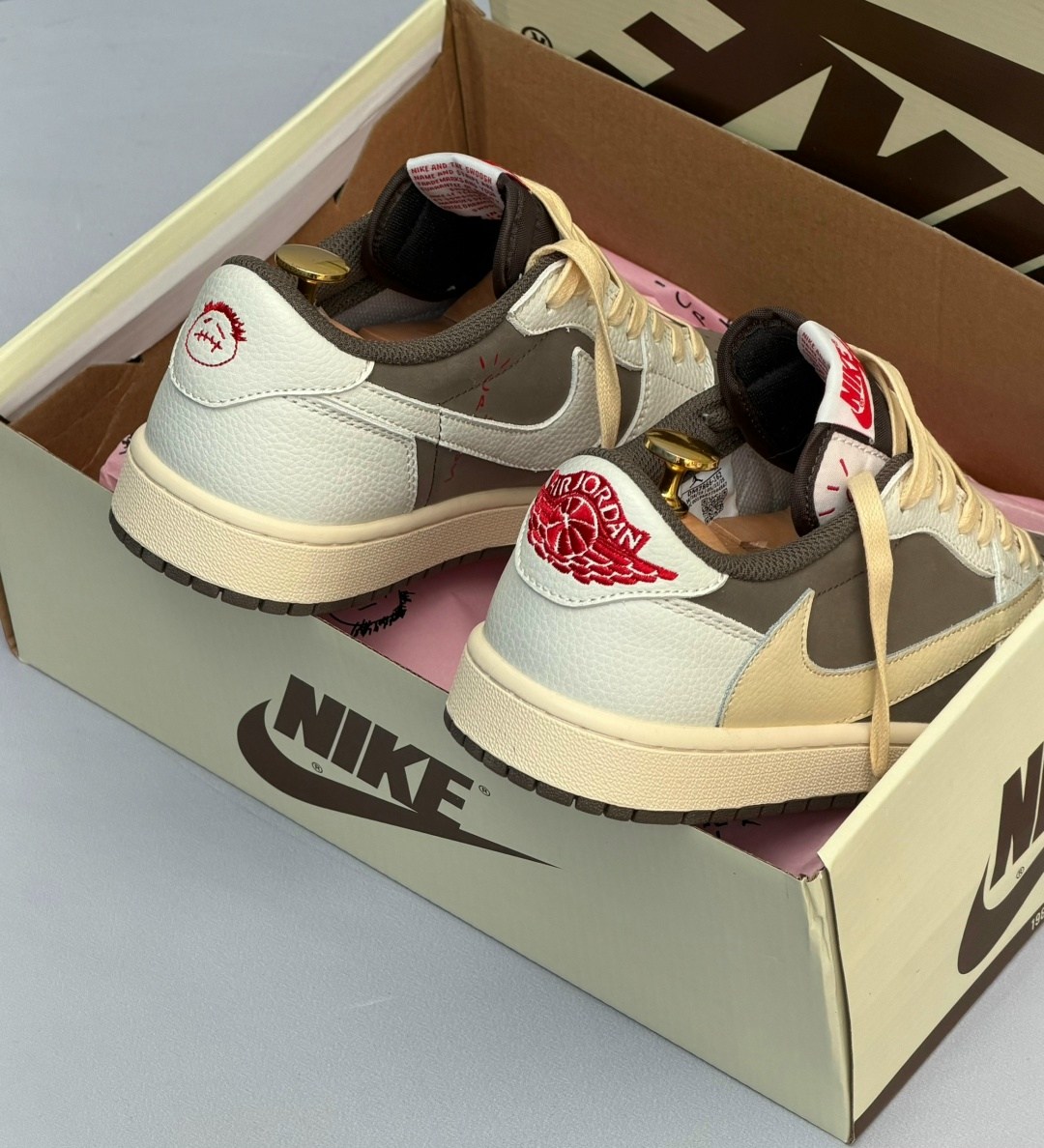 nike air jordan 1 low travis scott reverse mocha,nike air jordan 1 low travis scott,кроссовки travis scott x air jordan 1 low,nike air jordan 1 low x travis scott,кроссовки nike air jordan 1 low x tra