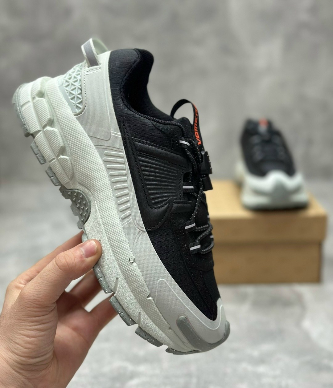 nike zoom vomero 5 roam black light silver fv2295 001,nike zoom vomero 5 roam black / light silver,кроссовки-nike-zoom-vomero-roam-черные,кроссовки nike zoom vomero roam,кроссовки nike