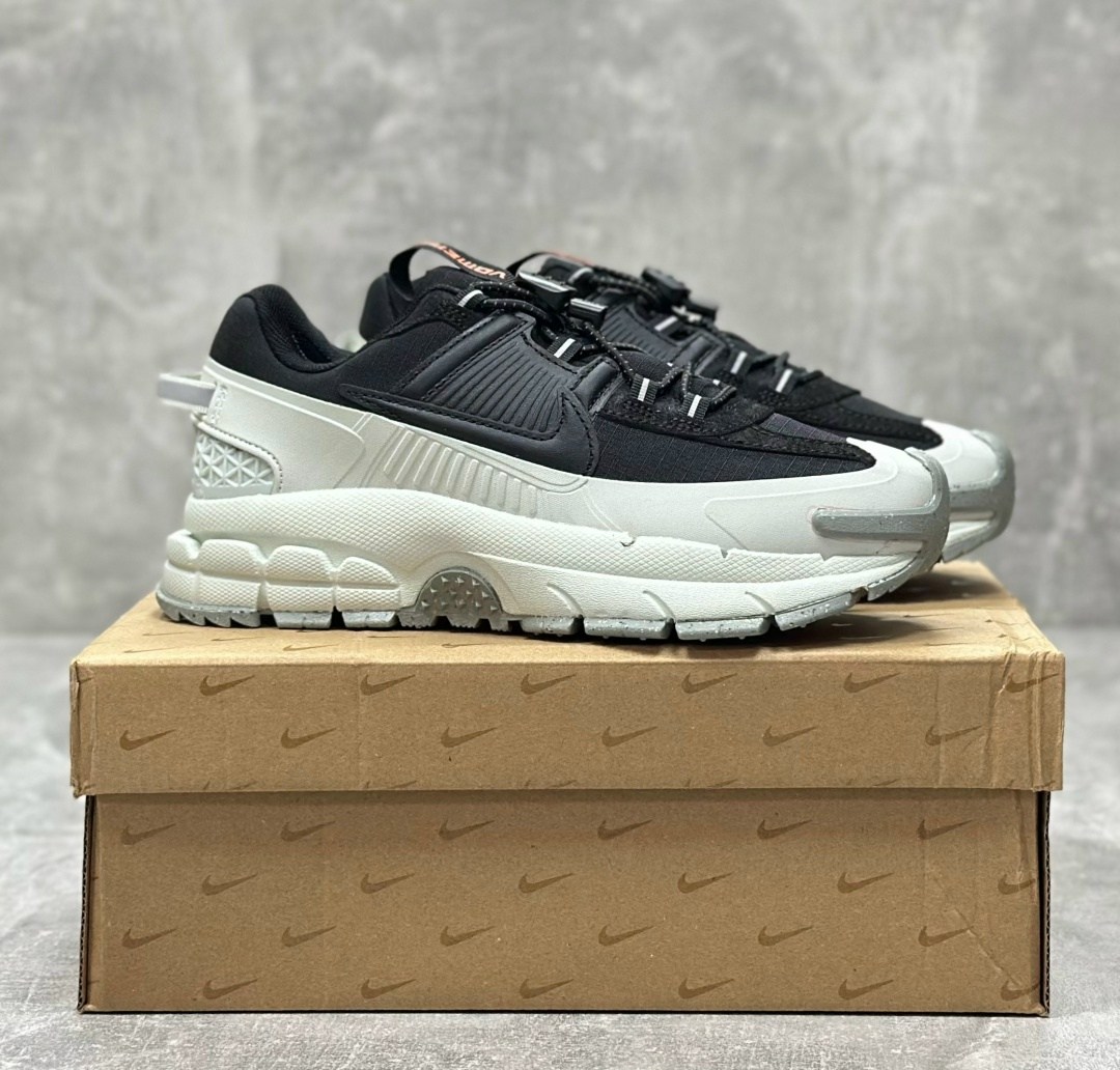 nike zoom vomero 5 roam black light silver fv2295 001,nike zoom vomero 5 roam black / light silver,кроссовки-nike-zoom-vomero-roam-черные,кроссовки nike zoom vomero roam,кроссовки nike