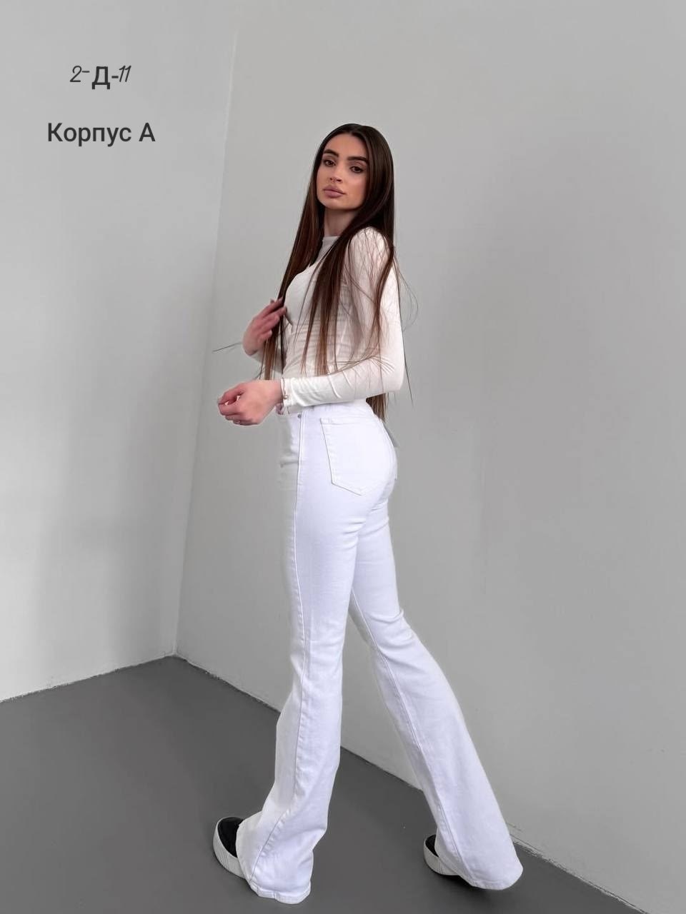 белые джинсы клеш от колена,джинсы женские c.&.p д-чк белые,джинсы белые женские,белые джинсы,белые джинсы клеш