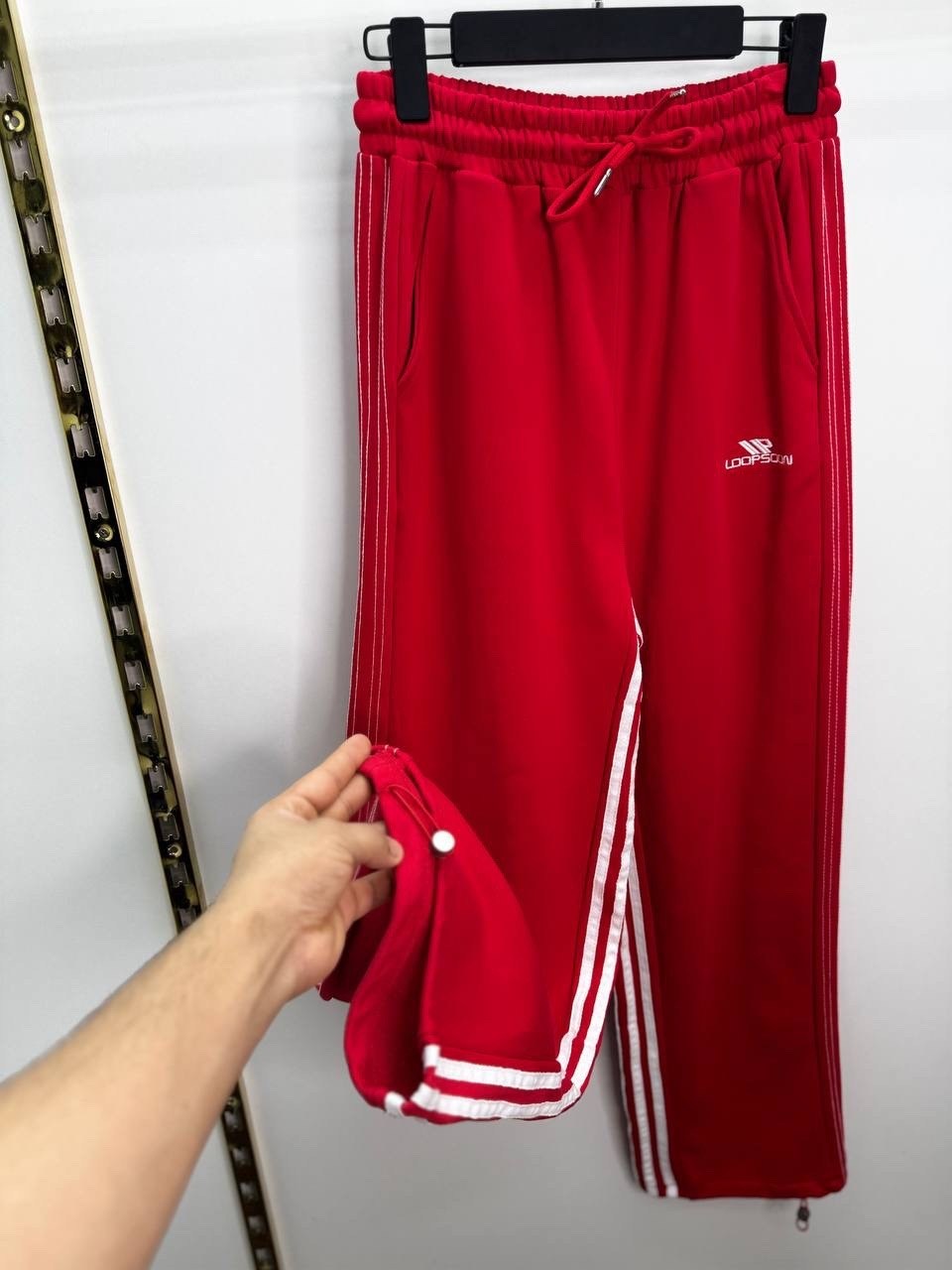 брюки спортивные adidas originals,спортивные брюки мужские adidas gn3557 красные l,мужские спортивные брюки adidas superstar красные,брюки adidas sportswear,брюки мужской adidas sportswear красный хло