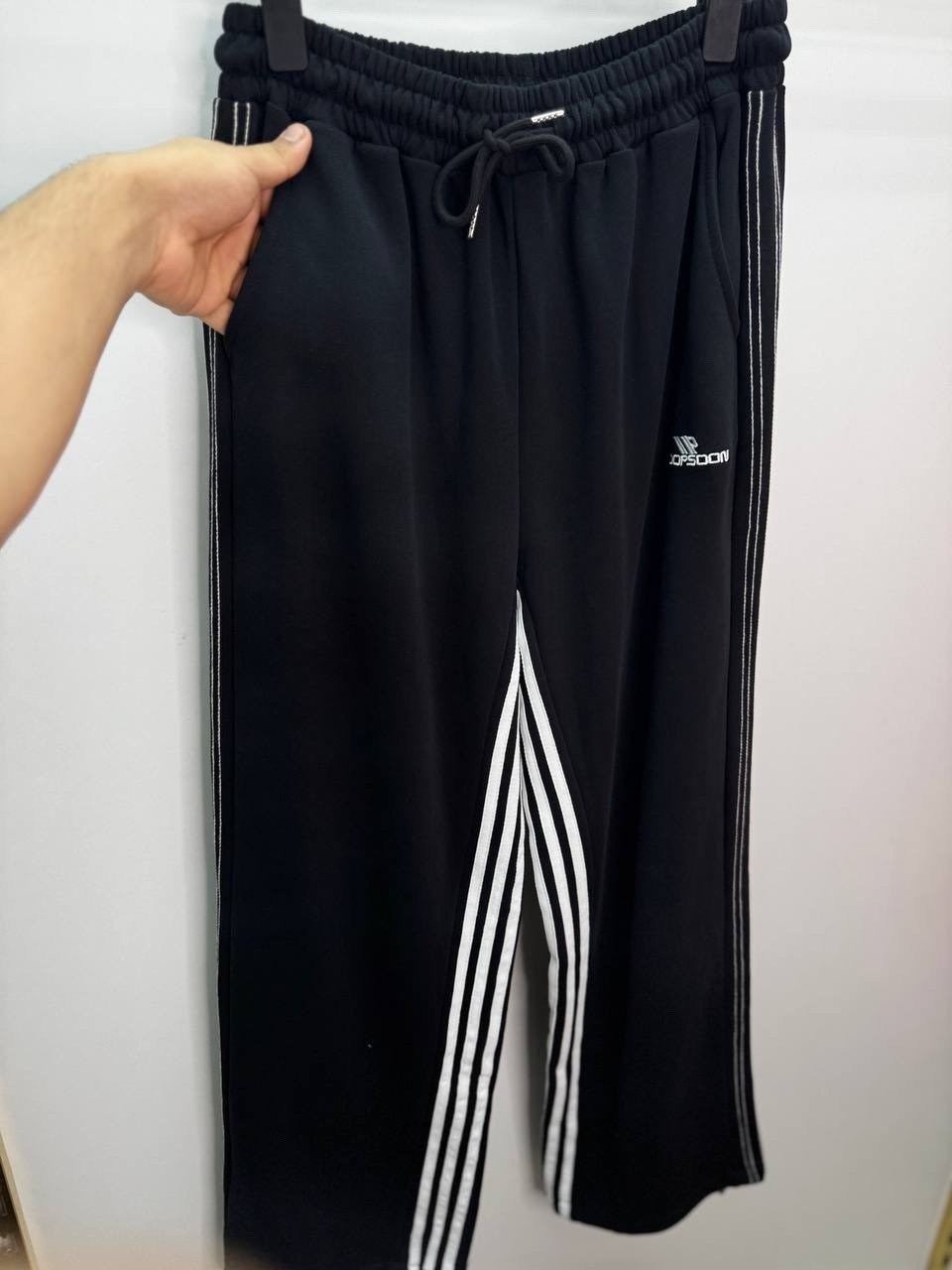 брюки спортивные adidas originals,спортивные брюки мужские adidas gn3557 красные l,мужские спортивные брюки adidas superstar красные,брюки adidas sportswear,брюки мужской adidas sportswear красный хло