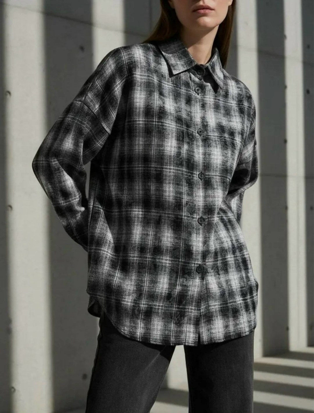 рубашка oversize хлопковая в клетку,рубашка из фланели в серо-черную клетку,рубашка oversize хлопковая в клетку befree,рубашка женская в клетку оверсайз,чёрная рубашка oversize в клетку из фланели